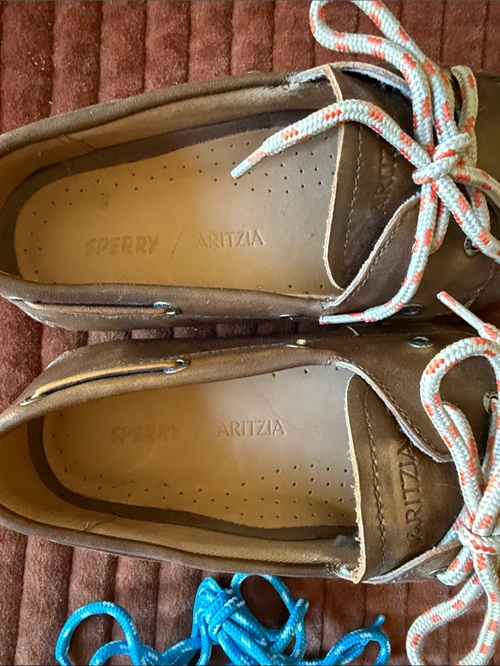 ARITZIA x SPERRY Brown Leather Boat Shoes with Multicolored Laces